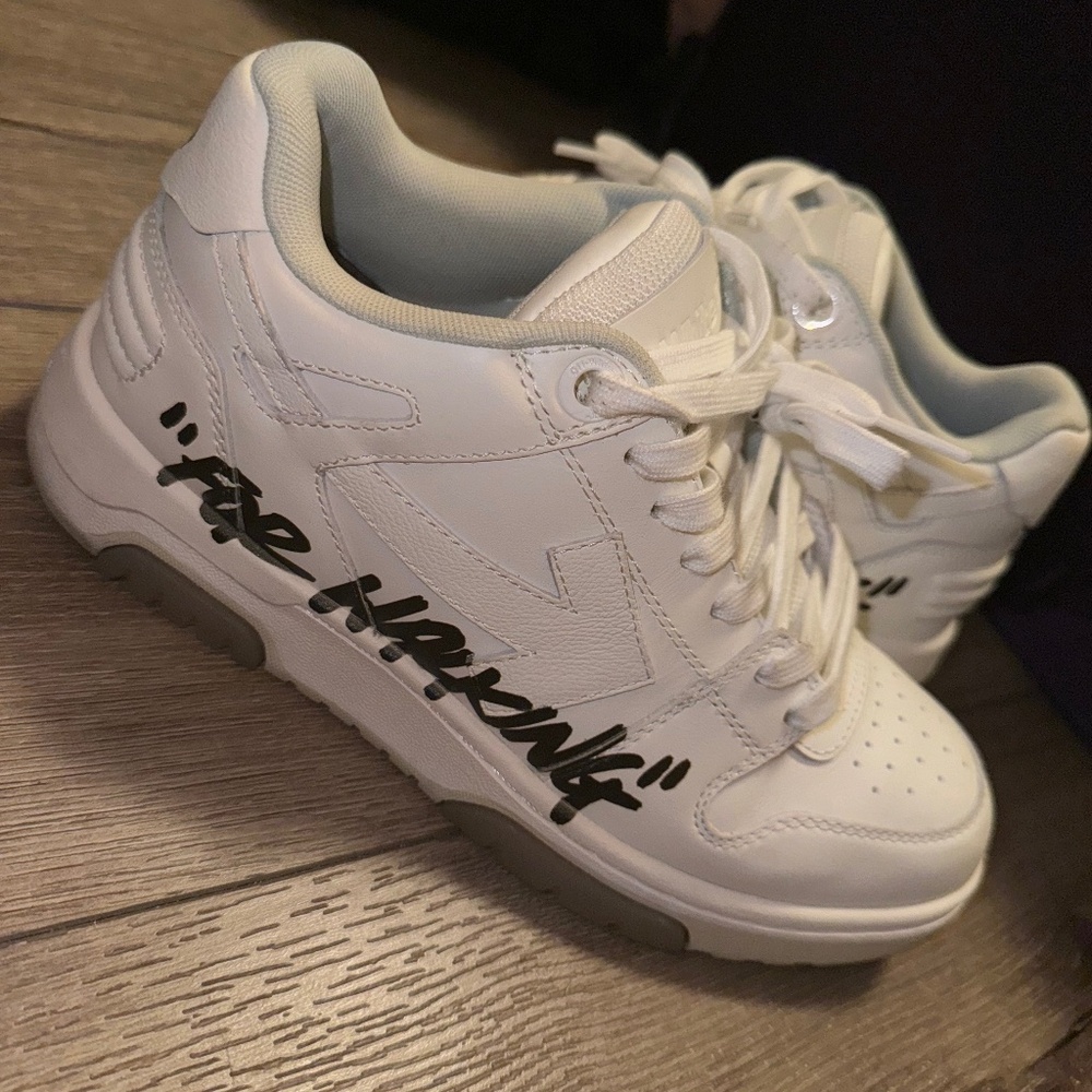 Off white OUT OF OFFICE “For Walking”